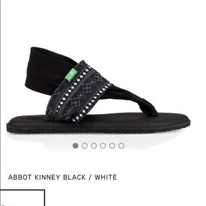 NWOT Sanuk Yoga Sling Sandal